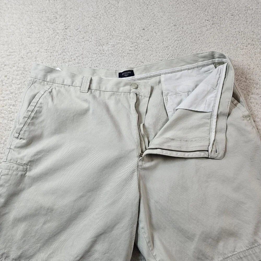 Dockers Shorts Mens 42 Light Khaki Relaxed Fit Flat Front Chino 9